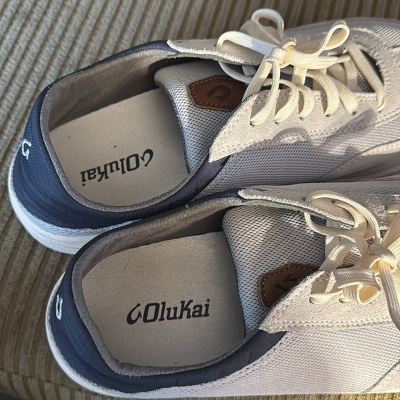 Men’s size 11 Olukai sneakers - Picture 3 of 3